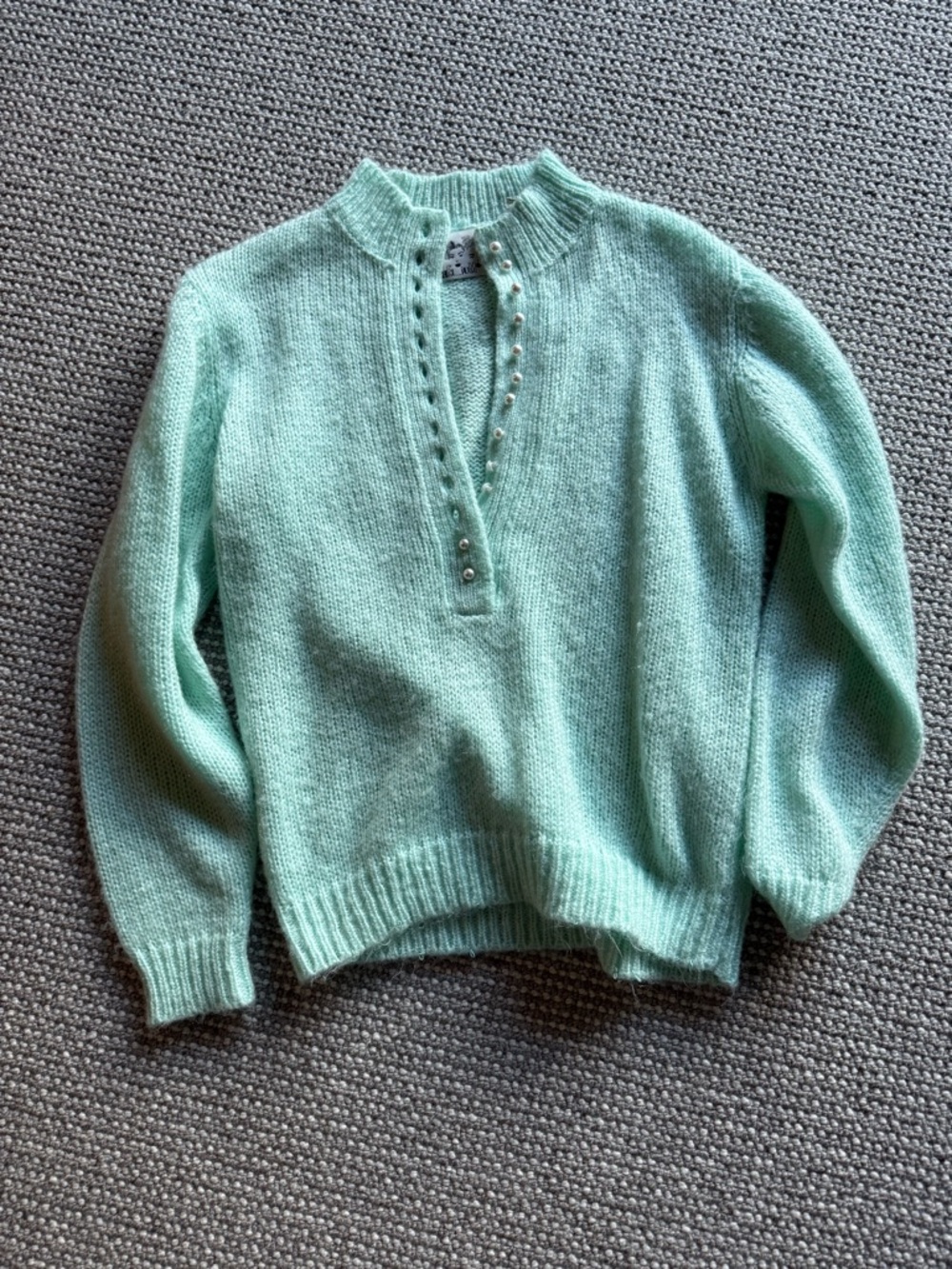 Mint Pearl-Button Knit Sweater - Women